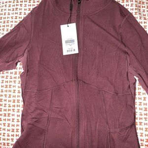 New with tags berry color womens gymshark zip jacket
